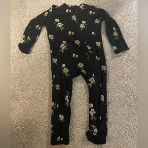 Kyte BABY Midnight Magnolia Romper size 12-18 months